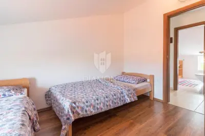 Haus 347 m², Pula - Valdebek, 4 Wohneinheiten - 12