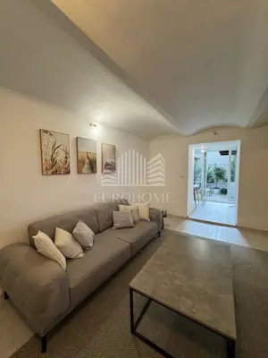 Amruševa, dvosoban stan s loggiom i vrtom, 62 m² - 1