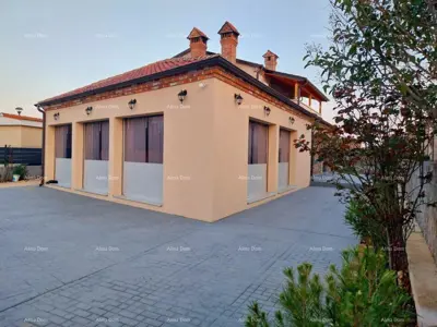 Poslovno-stambena kuća, Svetvinčenat, pogled na more i bazen - 2