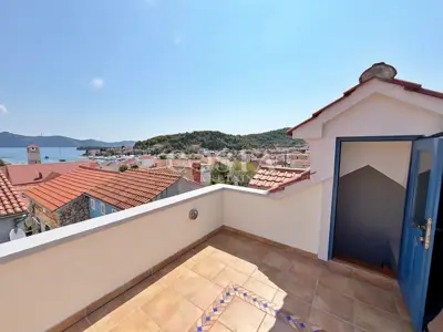 VELI IŽ - Mediteranska kuća u nizu 150 m od mora