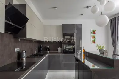 Stan 280 m², Podstrana - novija gradnja s bazenom - 12