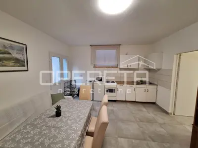 Stan 59,83 m², Odra, poseban ulaz i parking za 2-3 auta