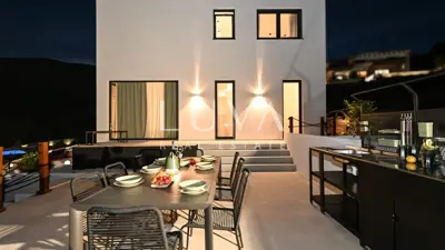 Villa 300 m², Klis - atemberaubender Panoramablick auf Split und die Inseln - 11