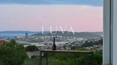 Villa 300 m², Klis - atemberaubender Panoramablick auf Split und die Inseln - 12
