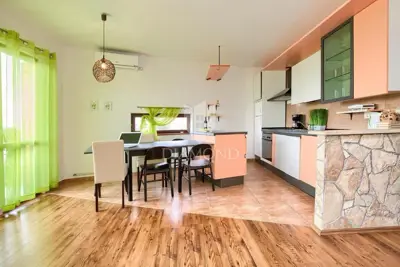 House in Peroj, two floors and a spacious yard - 7