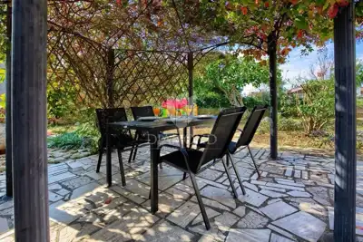House in Peroj, two floors and a spacious yard - 3