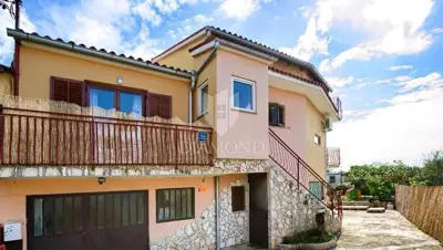 House in Peroj, two floors and a spacious yard - 2