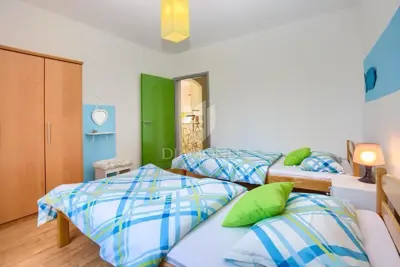 House in Peroj, two floors and a spacious yard - 10