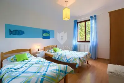 House in Peroj, two floors and a spacious yard - 11