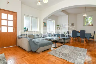 House 340 m², Gajnice, quiet location and privacy