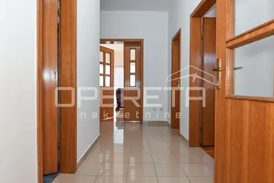 House 340 m², Gajnice, quiet location and privacy - 16