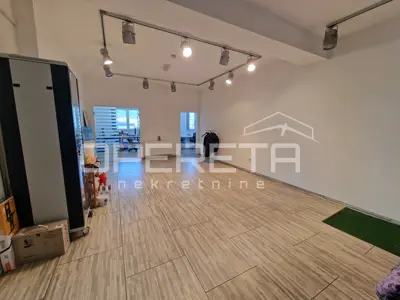 Geschäftsgebäude 1.092 m², Jankomir - 12 Parkplätze - 4