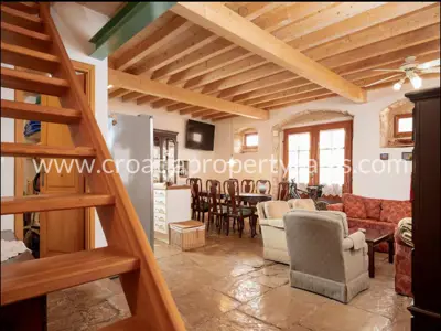 Kamena kuća 132 m², Otok Hvar - centar i blizina plaža