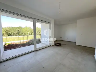 Stan s vrtom, Cancini kod Poreča, prizemlje novogradnje - 2