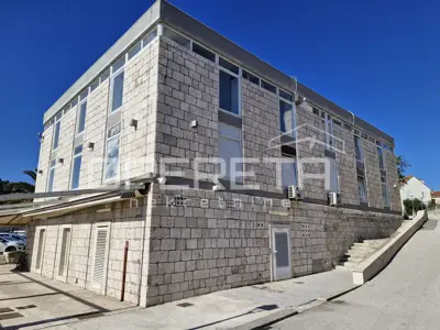 Gewerbefläche 175 m², Korčula - im Herzen der Stadt
