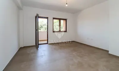 Stan 81 m², Pula Centar - 2 spavaće sobe, podno grijanje - 2