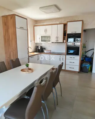 Haus 133 m², Bibići bei Svetvinčenat, Pool und Sommerküche - 10