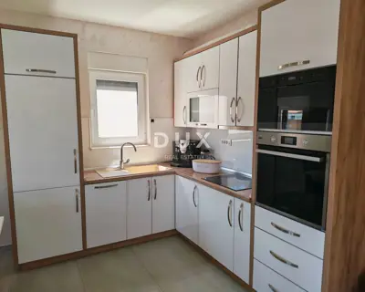 Haus 133 m², Bibići bei Svetvinčenat, Pool und Sommerküche - 8