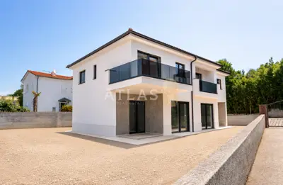 Doppelvilla 133 m², Malinska, Pool und Privatsphäre