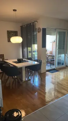 Stan 112 m², Viškovo - blizu središta, pogled na zelenilo