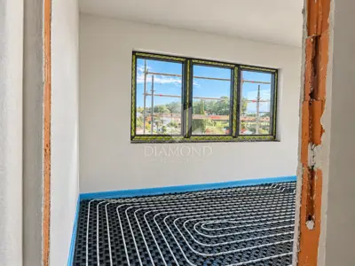 Stan 138,5 m², Umag okolica - 3 spavaće sobe, terasa - 8