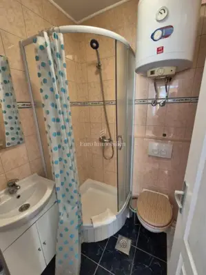 Tisno - kuća s 9 apartmana i bazenom - 10