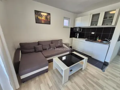 Tisno - kuća s 9 apartmana i bazenom - 15