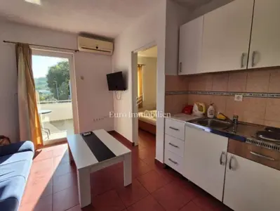 Tisno - kuća s 9 apartmana i bazenom - 6