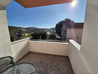 Tisno - kuća s 9 apartmana i bazenom - 8