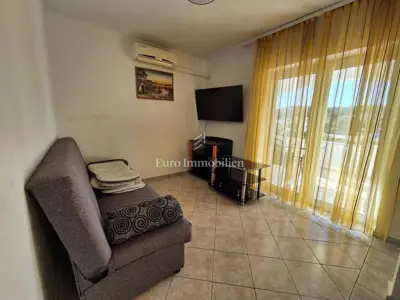 Tisno - kuća s 9 apartmana i bazenom - 20