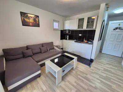 Tisno - kuća s 9 apartmana i bazenom - 14