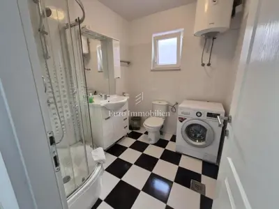 Tisno - kuća s 9 apartmana i bazenom - 16