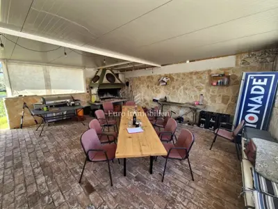 Tisno - kuća s 9 apartmana i bazenom - 2