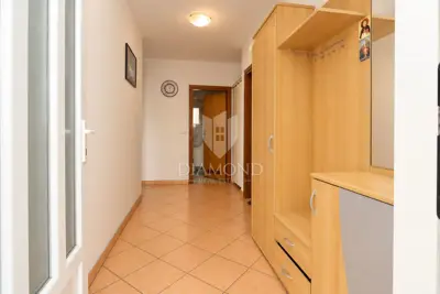 Pula, Komfortable 3-Zimmer-Wohnung mit zwei Badezimmern und Balkon - 2