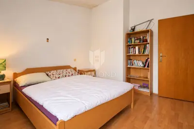 Pula, Komfortable 3-Zimmer-Wohnung mit zwei Badezimmern und Balkon - 11