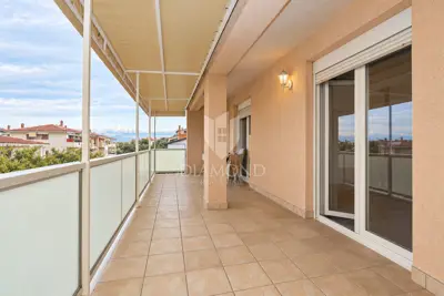 Pula, Komfortable 3-Zimmer-Wohnung mit zwei Badezimmern und Balkon - 5
