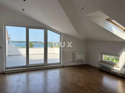 Stan 192 m², Medulin - panoramski pogled na more - 12