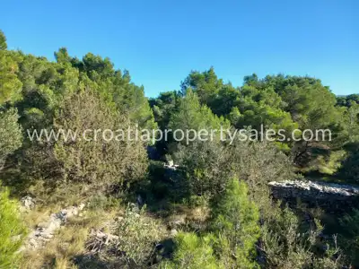 Grundstück, Brač, 5 600 m², 620 000 € - 5