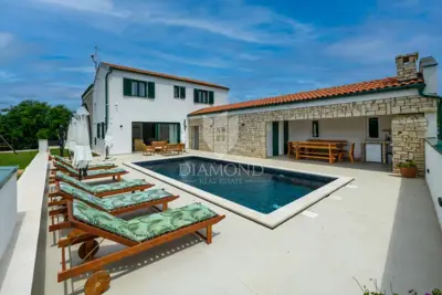 House for sale in Marčana, 286 m²