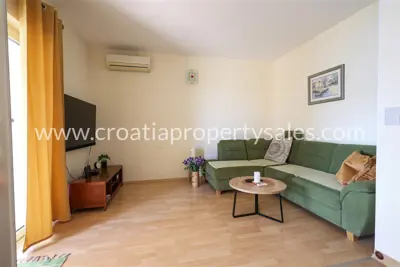 House 179 m², Omiš - quiet location near the sea - 9
