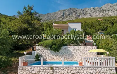 Haus 179 m², Omiš - ruhige Lage in Meeresnähe
