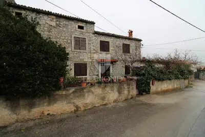 Stone house 200 m², Barban - for renovation