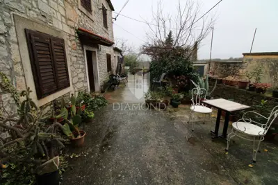 Stone house 200 m², Barban - for renovation - 12