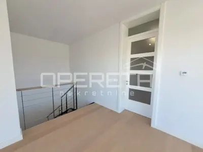 Luksuzni dvoetažni penthouse u Velikoj Gorici – privatni ulaz liftom u dnevni bo - 13