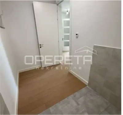 Luksuzni dvoetažni penthouse u Velikoj Gorici – privatni ulaz liftom u dnevni bo - 19
