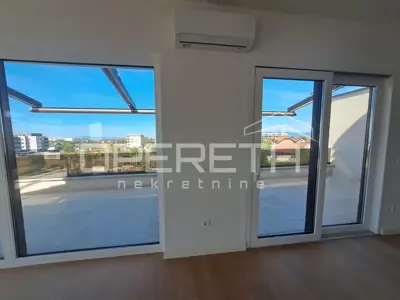 Luksuzni dvoetažni penthouse u Velikoj Gorici – privatni ulaz liftom u dnevni bo - 10