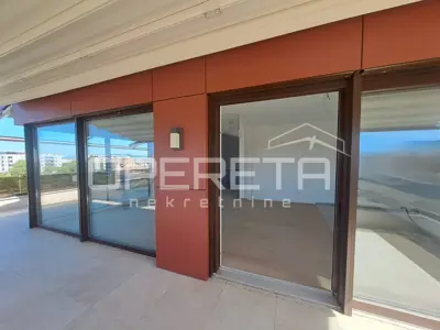 Luksuzni dvoetažni penthouse u Velikoj Gorici – privatni ulaz liftom u dnevni bo - 4