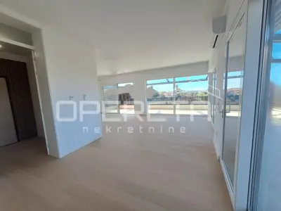 Luksuzni dvoetažni penthouse u Velikoj Gorici – privatni ulaz liftom u dnevni bo - 12