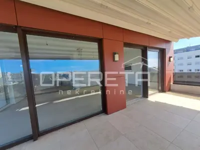 Luksuzni dvoetažni penthouse u Velikoj Gorici – privatni ulaz liftom u dnevni bo - 3