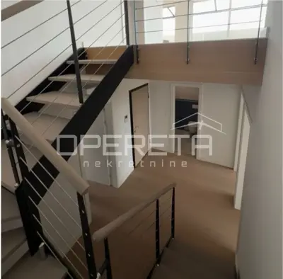 Luksuzni dvoetažni penthouse u Velikoj Gorici – privatni ulaz liftom u dnevni bo - 15
